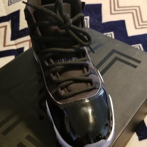 Jordans 11 space jams size 10.5 - Picture 3 of 7